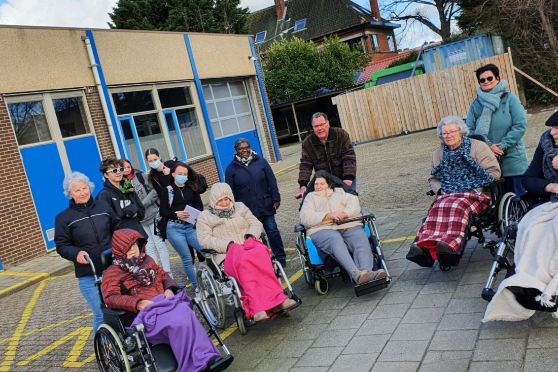 Jong en oud verrast elkaar op Valentijnsdag